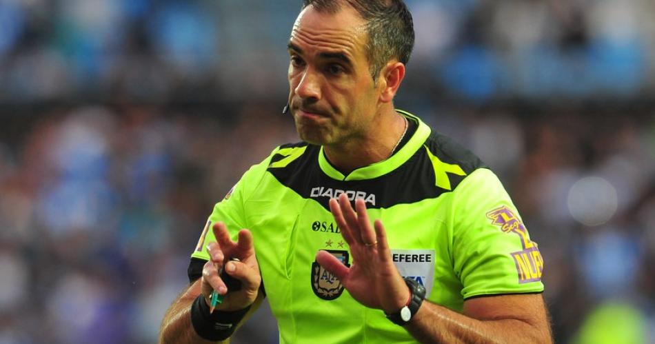 Se definioacute el aacuterbitro que dirigiraacute Central Coacuterdoba vs Racing en el Estadio Uacutenico