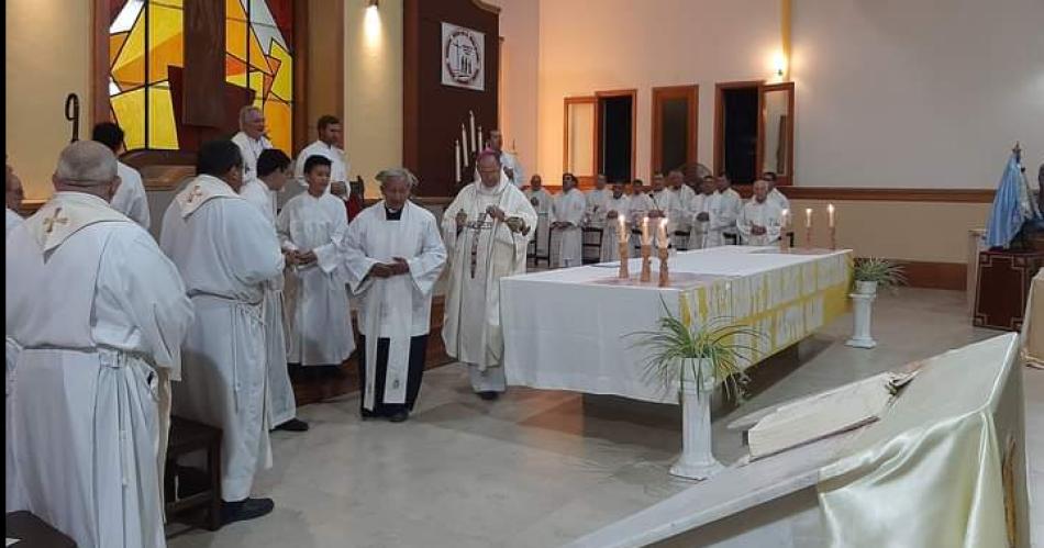 Sacerdotes de la Dioacutecesis de Antildeatuya se reunieron en la Misa Crismal