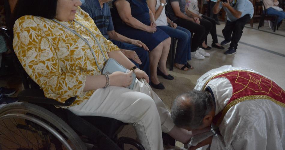 Semana Santa- se celebra la misa de la Cena del Sentildeor con el rito del lavatorio de los pies 
