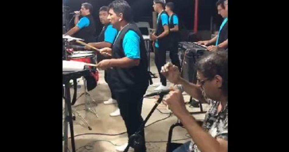 Ceacutesar Mancilla el Santiaguentildeo de Oro que baila canta y pelea por su salud