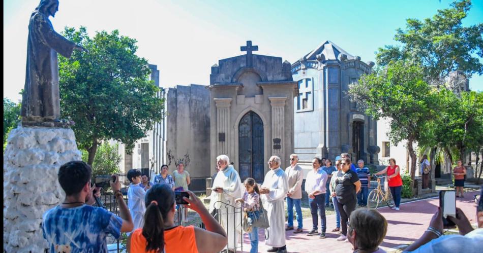 La Municipalidad desplegoacute un operativo integral por las pascuas en el cementerio La Piedad 