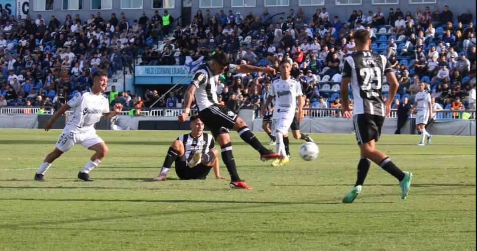 Central Coacuterdoba aprovechoacute su momento y se clasificoacute a los 16avos