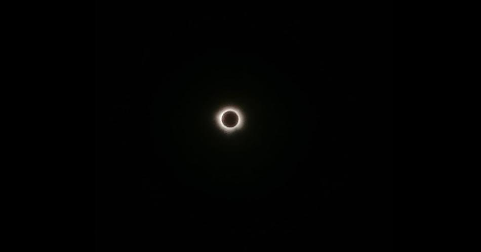 TREMENDO VIDEO  Eclipse Solar- asiacute fue el momento en el que el diacutea se hizo noche