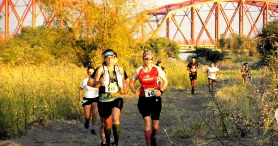 Ejercitacioacuten naturaleza y buena compantildeiacutea la combinacioacuten perfecta para vivir maacutes saludable