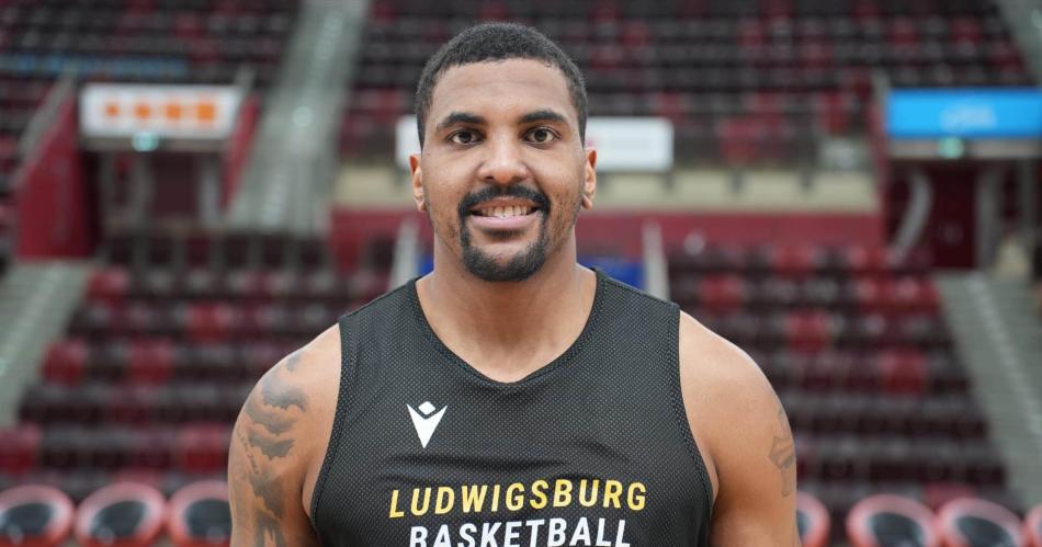 Michael Hughes nuevo jugador de Oliacutempico