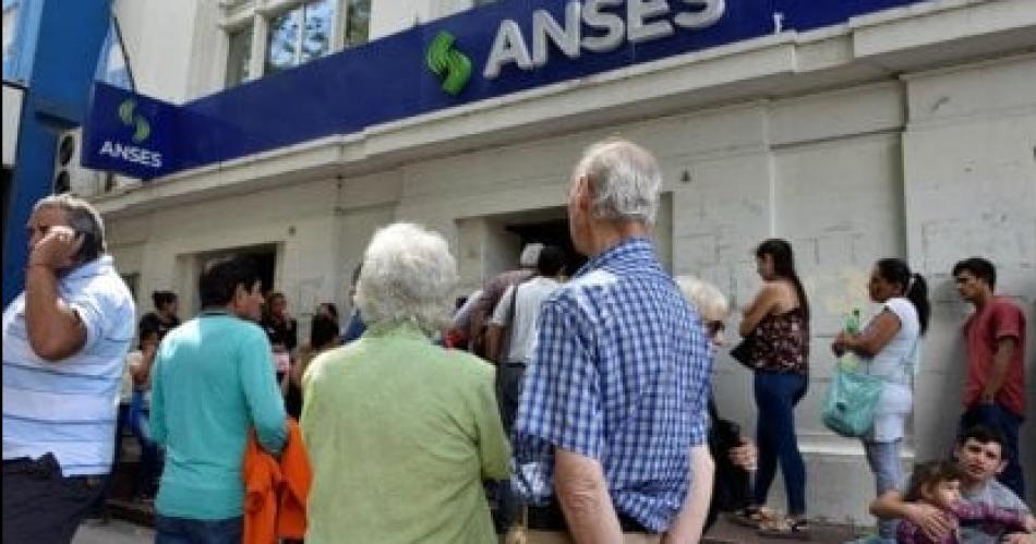 El Gobierno establecioacute el haber miacutenimo y maacuteximo de las jubilaciones para mayo