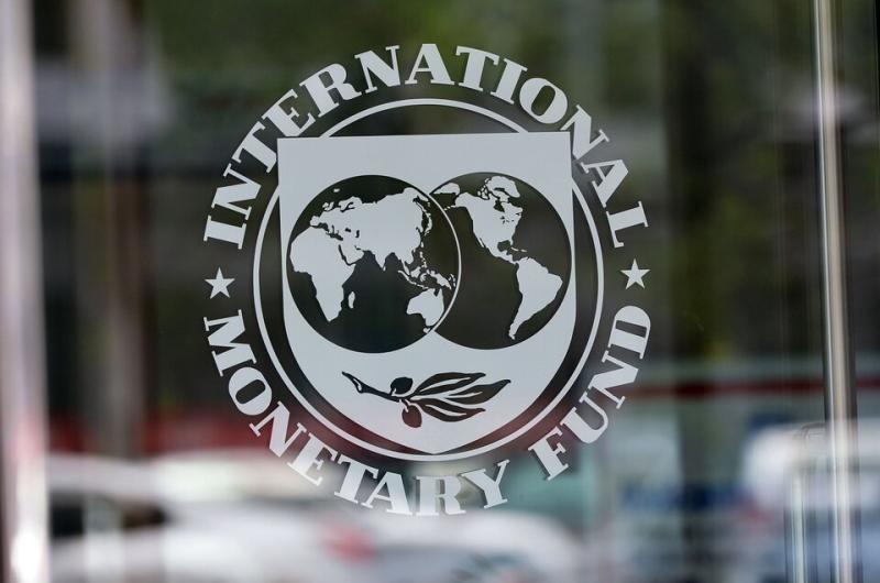 Seguacuten el FMI en Argentina este antildeo el PBI caeraacute 28-en-porciento- y la inflacioacuten seraacute de 150-en-porciento-