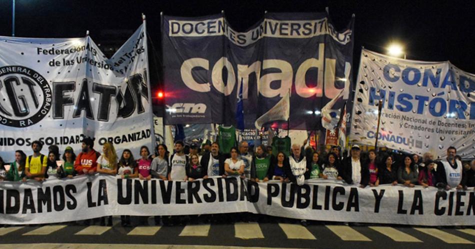 La UCR se sumoacute al reclamo universitario y convocoacute a una marcha educativa