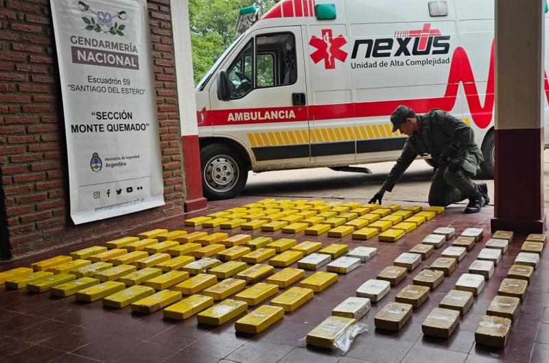 Ambulancia y 135 kg de cocaiacutena con perfume de mujeres narco