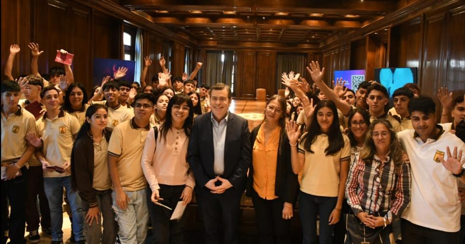 Estudiantes de Tintina fueron recibidos por Zamora en Casa de Gobierno