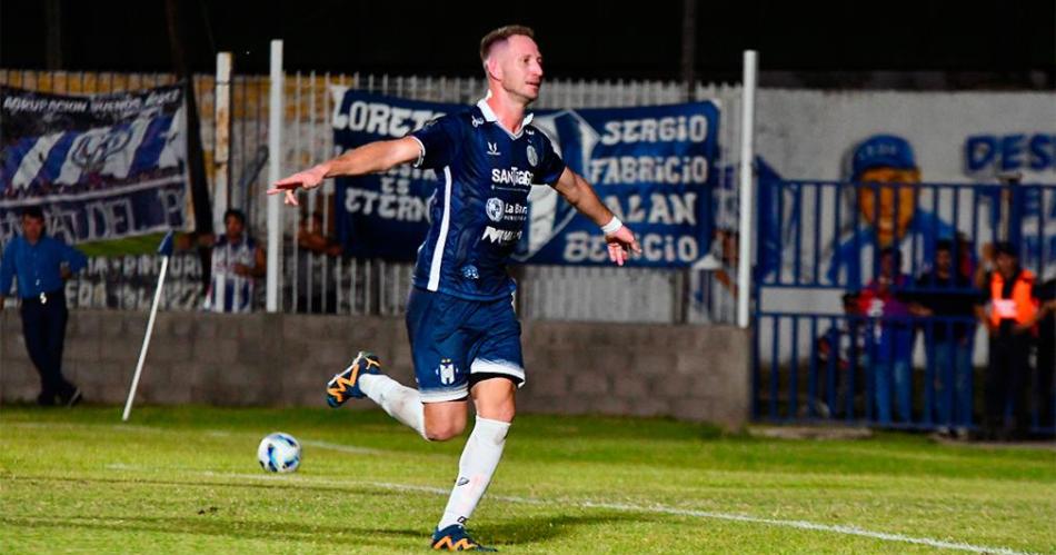 Sarmiento jugoacute un fuacutetbol de alto vuelo y aplastoacute a Juventud Antoniana de Salta