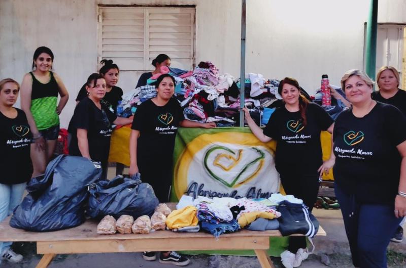 Abrigando Almas el Roperito Solidario de los bandentildeos que asiste a sectores vulnerables