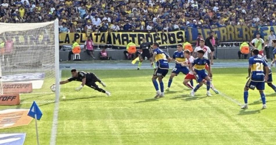 Aparecioacute una foto que podriacutea esclarecer si fue gol de River o no