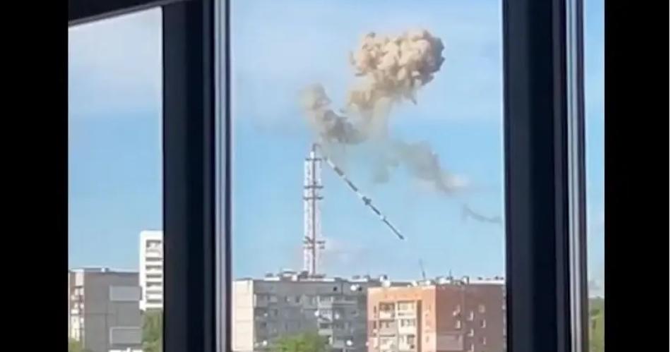La torre de TV en Jarkov colapsoacute tras un ataque ruso