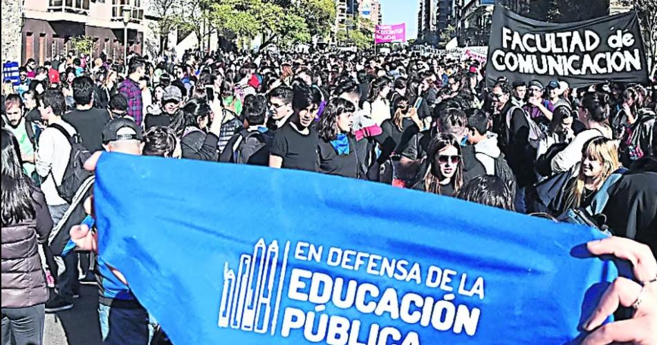Las universidades puacuteblicas incluida la Unse marchan hoy en defensa de la educacioacuten