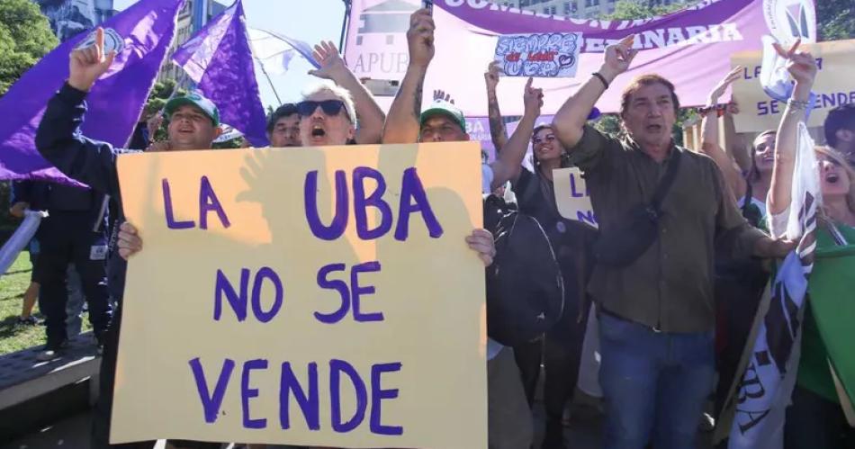 Masiva e histoacuterica Marcha Federal en apoyo a la Universidad Puacuteblica