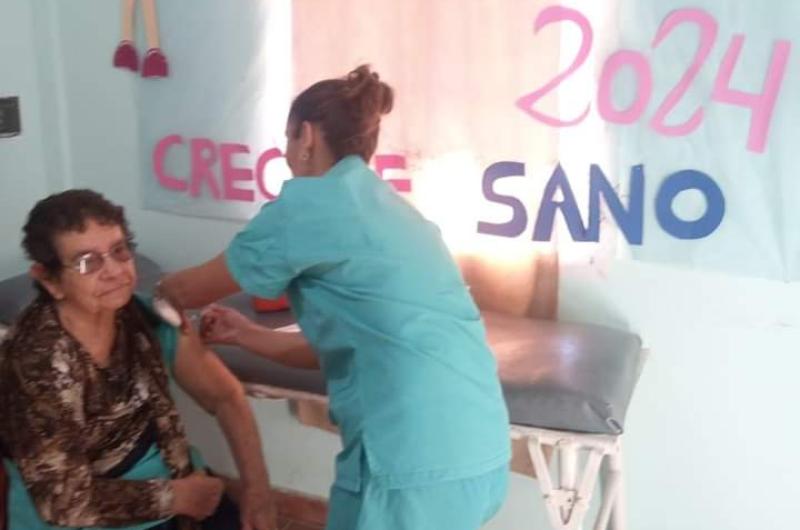 Intensa campantildea de vacunacioacuten en todo el departamento Riacuteo Hondo
