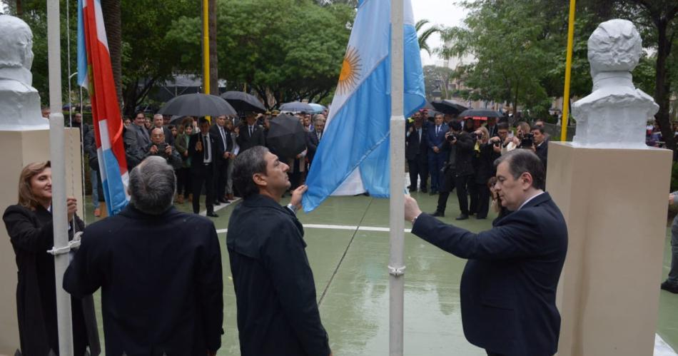 Zamora presidioacute el acto por el 204ordm aniversario de la Autonomiacutea Provincial