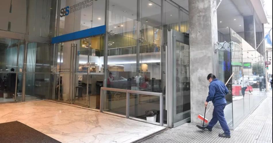 Diacuteas antes de la asuncioacuten de Milei el Ministerio de Salud alquiloacute oficinas por maacutes de 4 millones de doacutelares