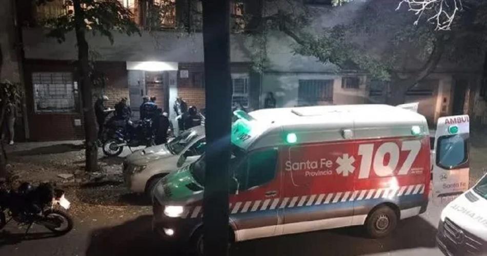 Rosario- atacaron a balazos un auto pintado como taxi y hay tres heridos
