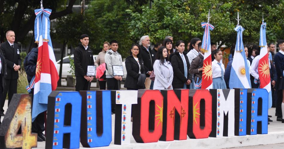 Las Termas realizoacute el acto oficial para conmemorar la Autonomiacutea Provincial