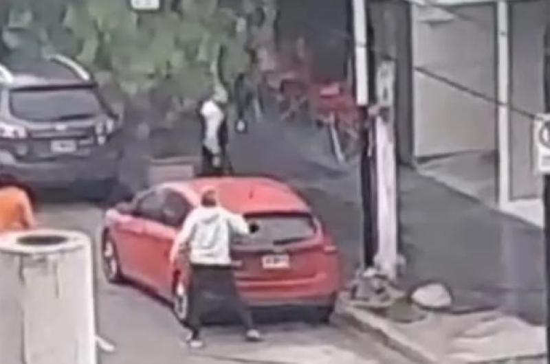 VIDEO El momento en el que el empresario es atacado con un cuchillo