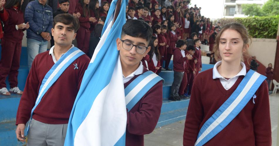 EMOTIVO ACTO EN EL COLEGIO FRANCISCANAS