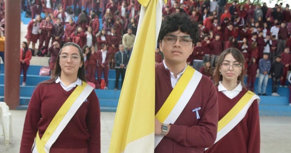 EMOTIVO ACTO EN EL COLEGIO FRANCISCANAS