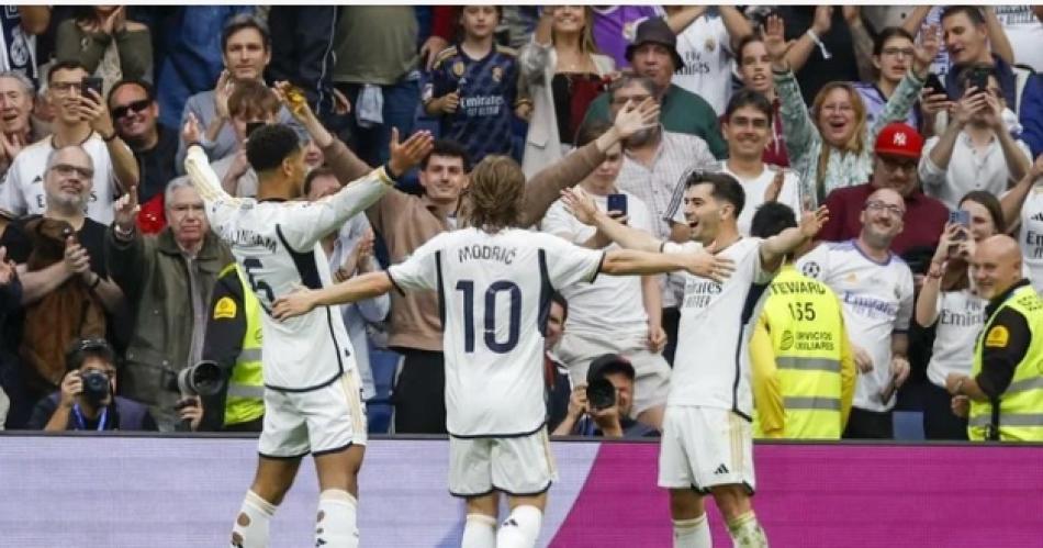 El Real Madrid le ganoacute al Caacutediz y se consagroacute nuevamente campeoacuten de La Liga 