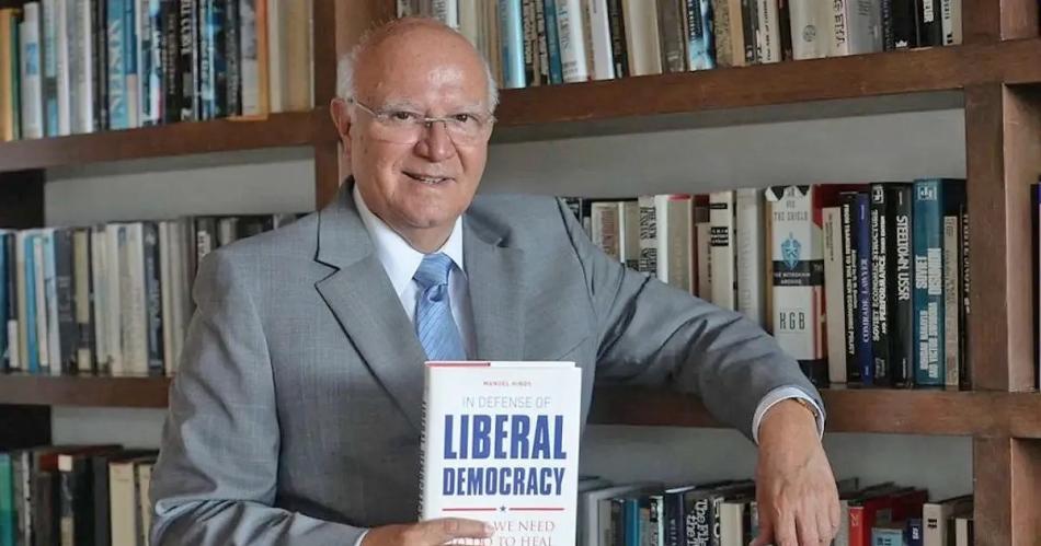 Cerebro de la dolarizacioacuten en El Salvador aconsejoacute a Milei aplicarla ya mismo