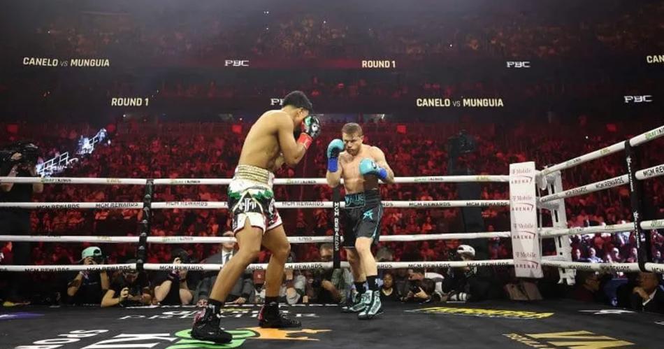 Canelo le ganoacute a Jaime Munguiacutea y retiene su reinado