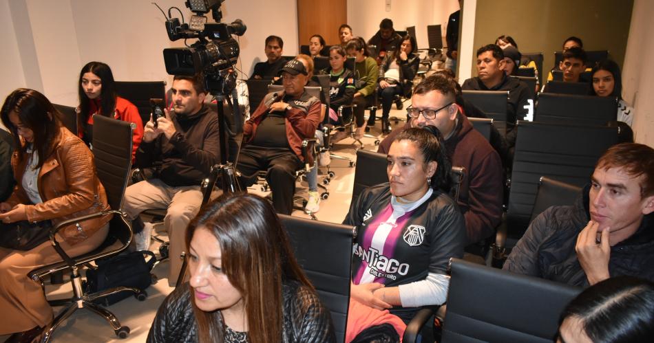 Arrancan los doce suentildeos santiaguentildeos en la Copa Federal Regional Amateur Femenina