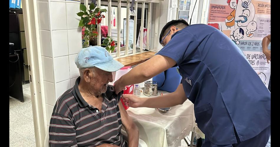 Profesional insta a vacunarse contra la gripe y la neumoniacutea