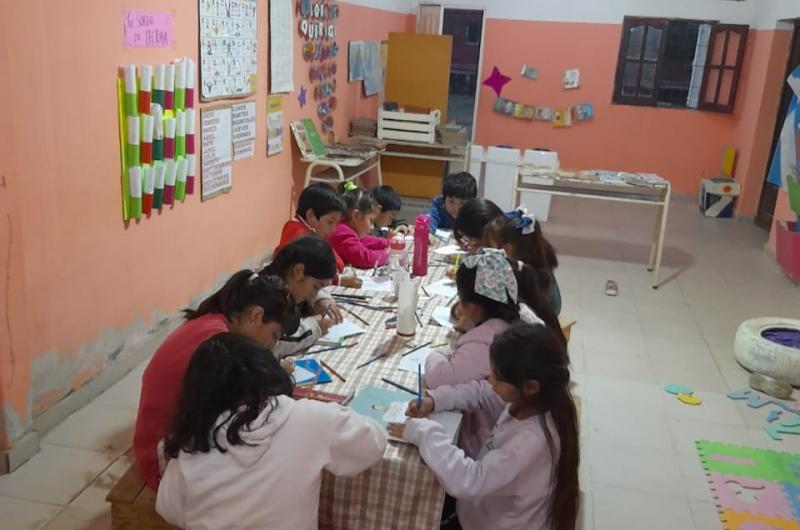 Invitan a un taller de arte para nintildeos y nintildeas en Los Quiroga