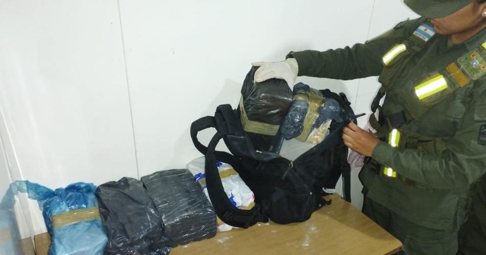 Detienen a mujer con mochila llena de marihuana- allanamientos en Santiago del Estero