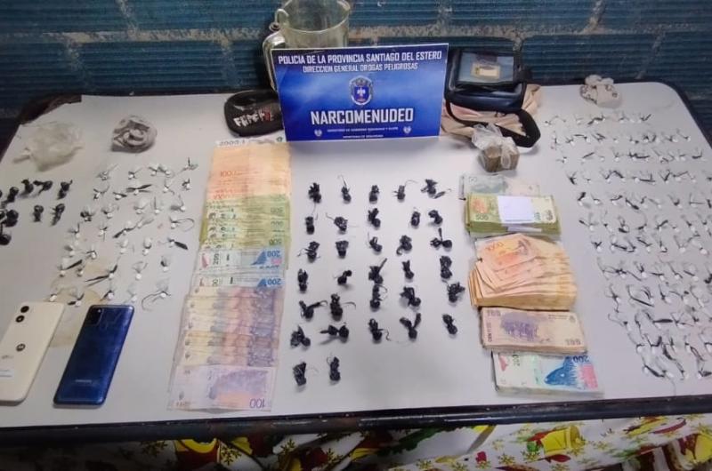 SECUESTROS Incautaron decenas de dosis de cocaína y marihuana y casi medio millón de pesos