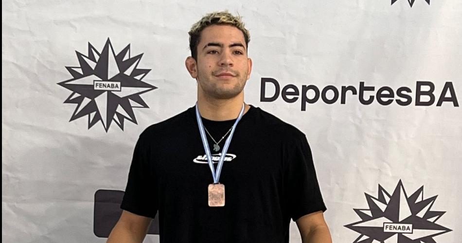 Agustiacuten Rasche se subioacute al podio en el Argentino de Natacioacuten