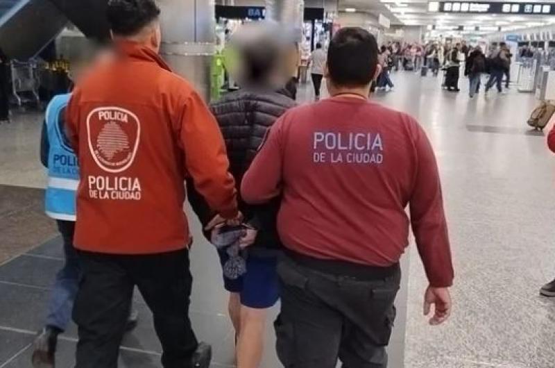 Expulsan del paiacutes a delincuente chileno que protagonizoacute un robo