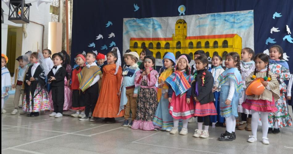 El Colegio San Francisco recordoacute la Revolucioacuten de Mayo con Liacutederes 2024