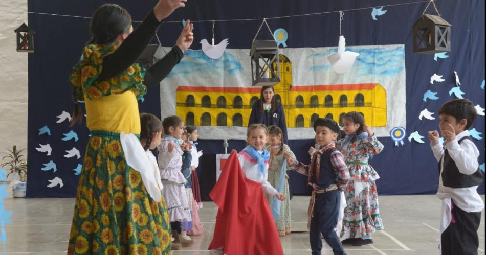 El Colegio San Francisco recordoacute la Revolucioacuten de Mayo con Liacutederes 2024