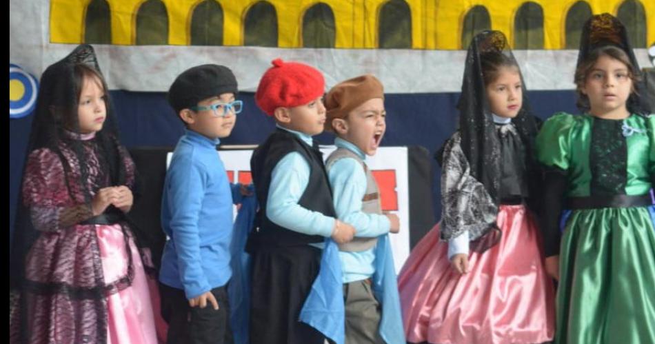 El Colegio San Francisco recordoacute la Revolucioacuten de Mayo con Liacutederes 2024