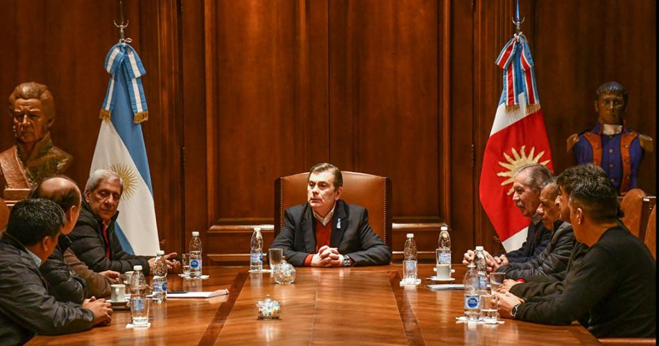 El gobernador Zamora se reunioacute con directivos del gremio Uocra