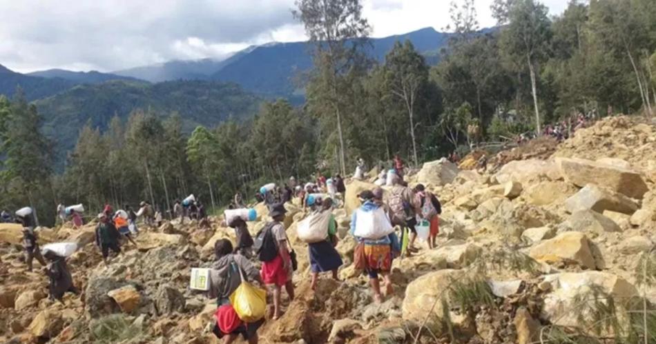 Cientos de personas sepultadas por deslizamiento de tierras en Papuacutea Nueva Guinea