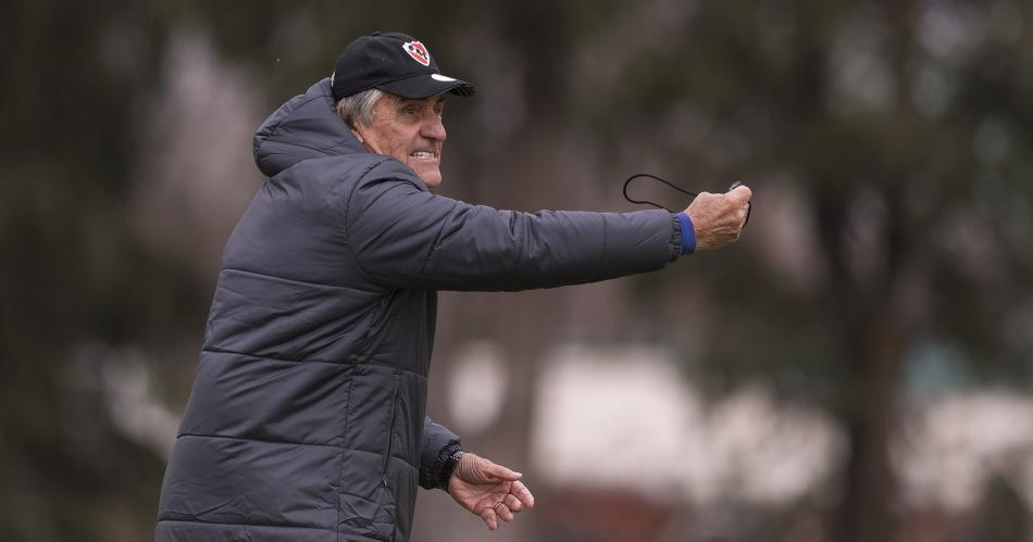 INTERINO Hugo Tocalli asumió al frente del equipo tras la renuncia de Téve hasta la Copa América