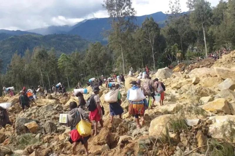 Cientos de personas sepultadas por deslizamiento de tierras en Papuacutea Nueva Guinea
