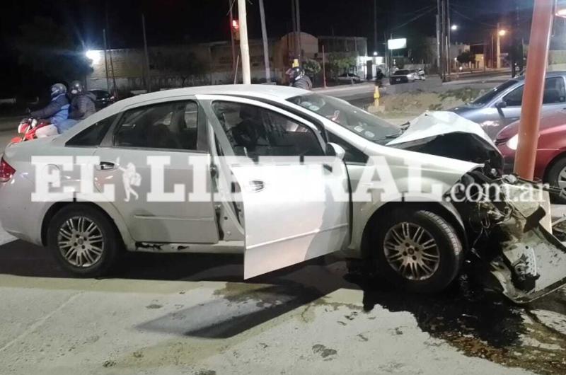Terrible choque en Av Solis- automovilista embistioacute un poste de alumbrado puacuteblico
