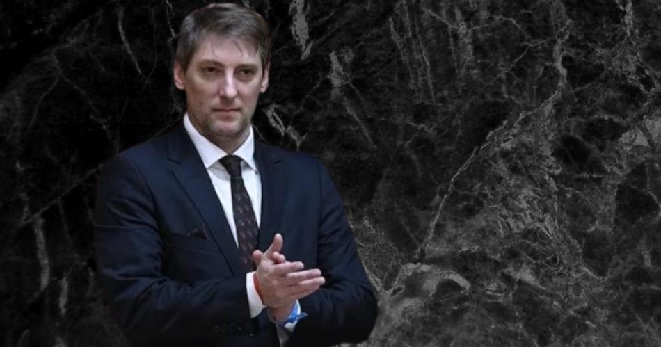 Milei tambieacuten desplazoacute al jefe de la AFI Silvestre Siacutevori