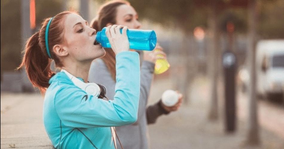 Tomar agua en invierno es tan importante para la salud como lo es en el verano