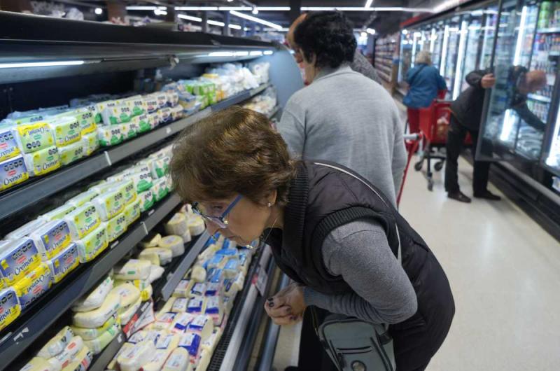Por la inflacioacuten y la recesioacuten se produjo un derrumbe en la venta de los alimentos y las bebidas