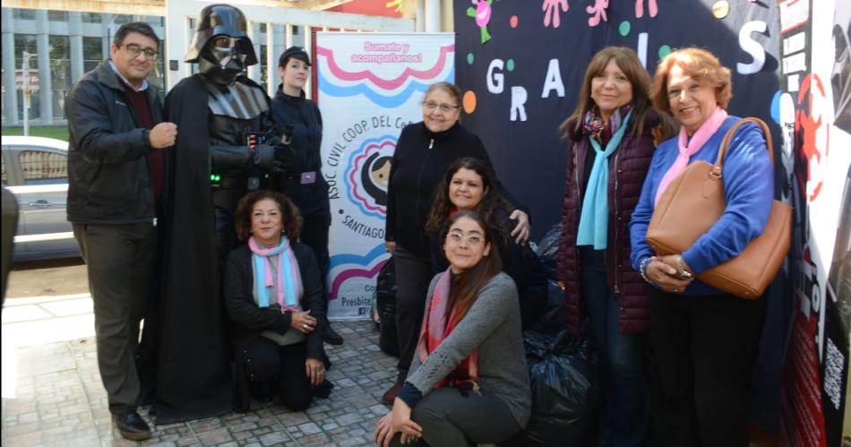 Realizan entrega de donacione a la Cooperadora del Cepsi
